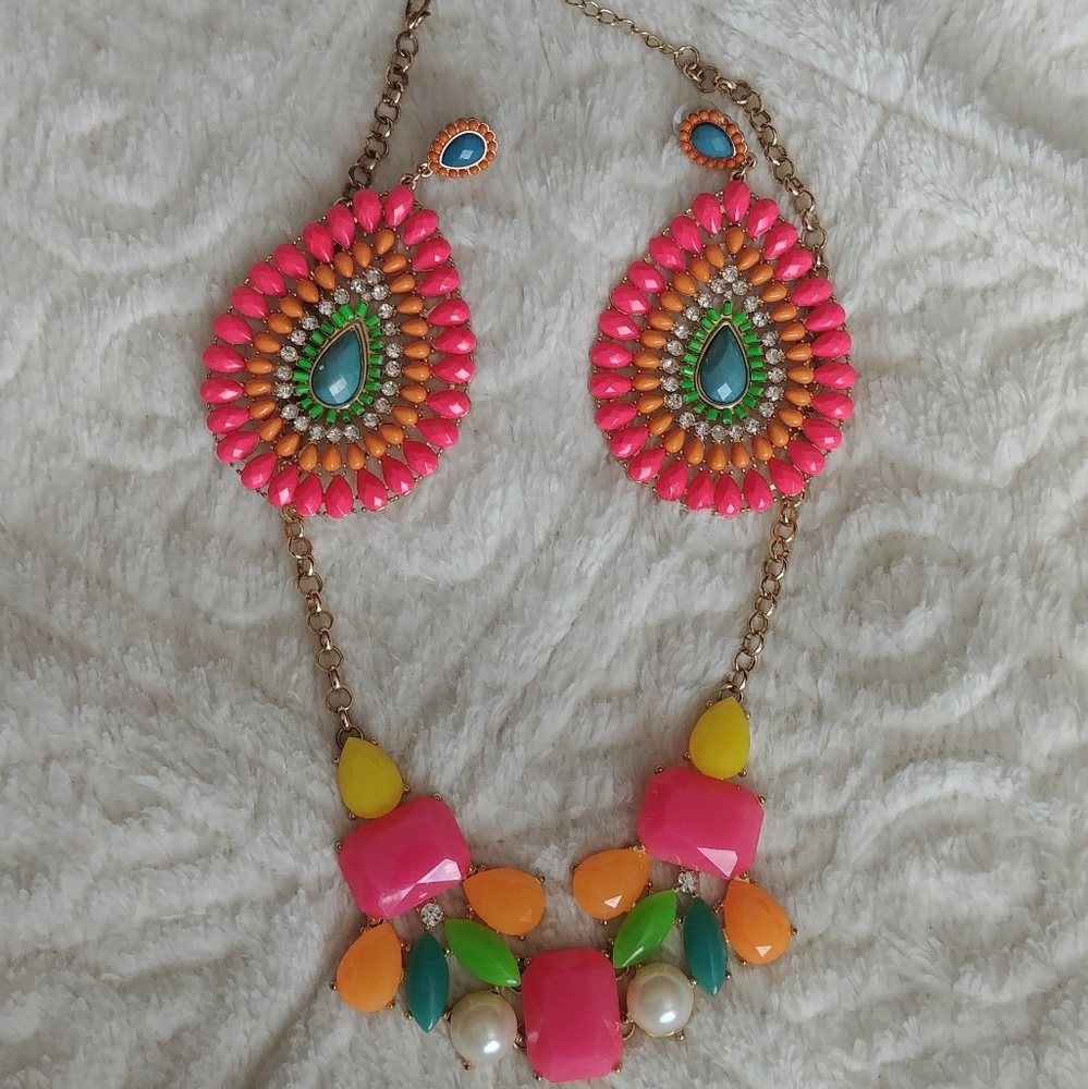 Necklace and earring set